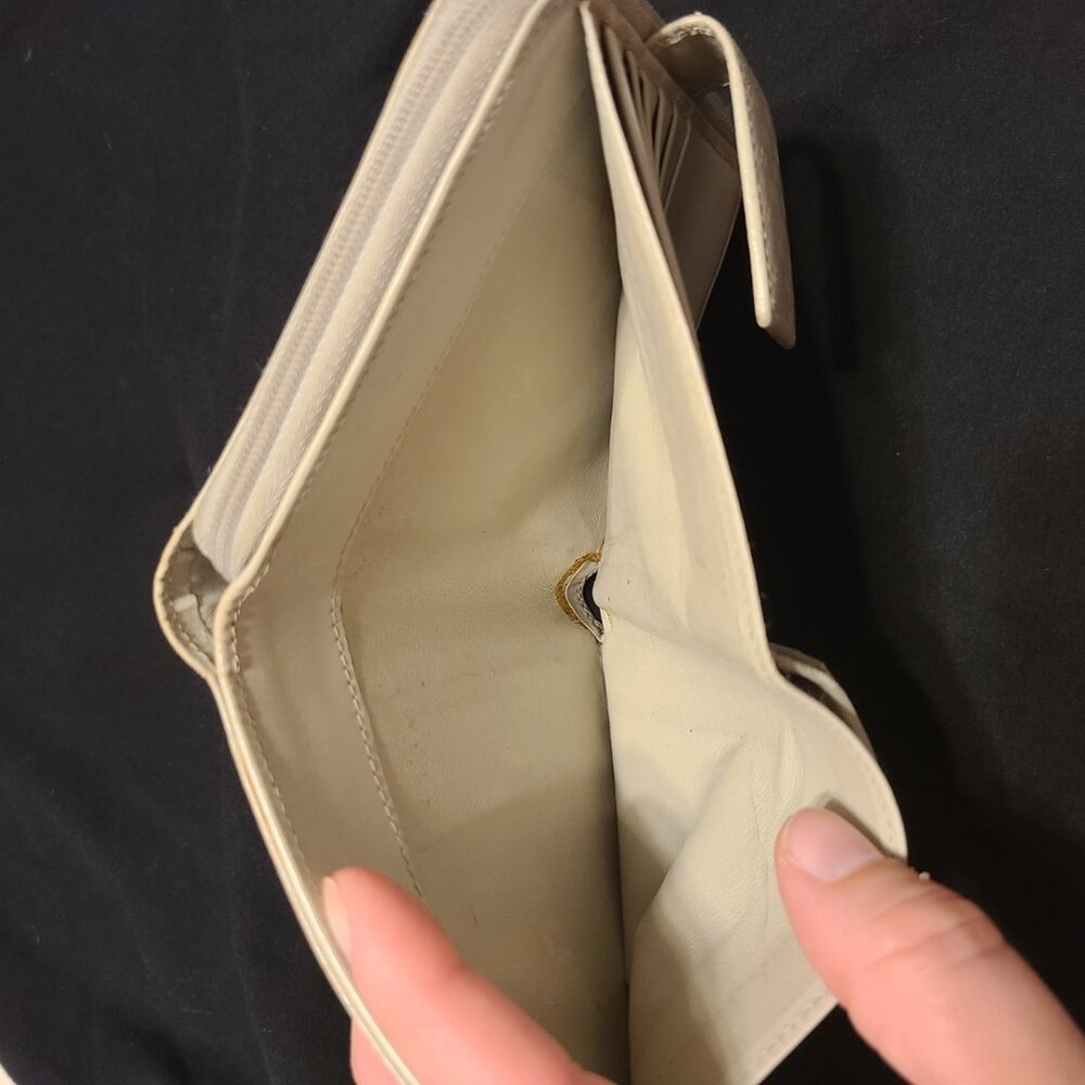 Gucci Microguccissima Compact Wallet - Picture 2 of 12